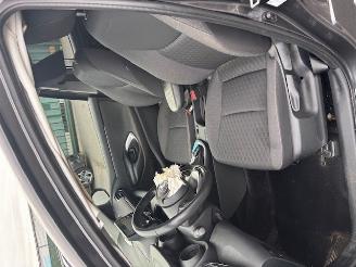 Toyota Yaris HYBRID picture 10