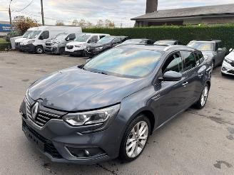 Vaurioauto  passenger cars Renault Mégane  2017/11