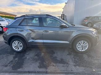 Volkswagen T-Roc  picture 2