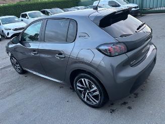 damaged passenger cars Peugeot 208 AUTOMAAT 2023/6