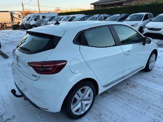 Vaurioauto  passenger cars Renault Clio E TECH HYBRID 2022/1