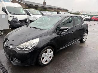 krockskadad bil auto Renault Clio  2014/7