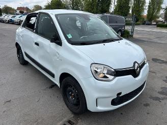 damaged passenger cars Renault Twingo E TWINGO 2024/2