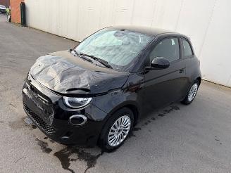 Unfallwagen Fiat 500E  2021/12