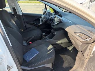 Unfallwagen Peugeot 208  2017/7