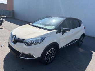 Vaurioauto  passenger cars Renault Captur  2017/1