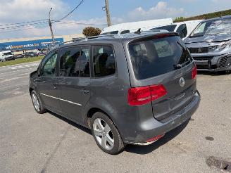 skadebil auto Volkswagen Touran 7pl AUTOMAAT 2014/2