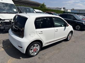 krockskadad bil auto Volkswagen Up! BEATS STUDIO 2017/6