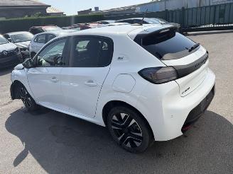 krockskadad bil auto Peugeot 208 51KWH 2024/3