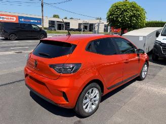 Unfallwagen Renault Clio  2025/10