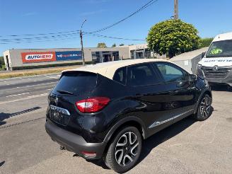 Vaurioauto  passenger cars Renault Captur  2013/9