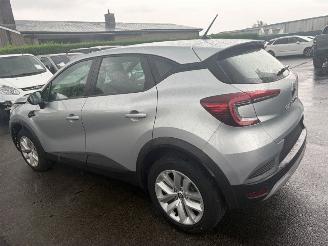 damaged passenger cars Renault Captur  2022/7