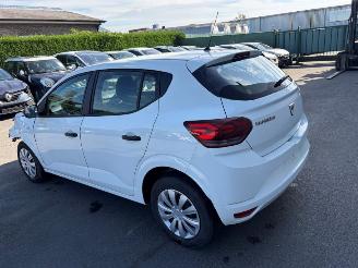 krockskadad bil auto Dacia Sandero  2022/7