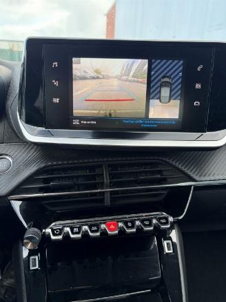 Peugeot 208  picture 9