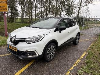 Vaurioauto  passenger cars Renault Captur 1.2 TCe Initiale Paris 2018/8
