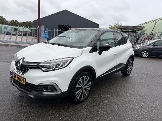 damaged passenger cars Renault Captur 1.2 TCe Initiale Paris 2018/8