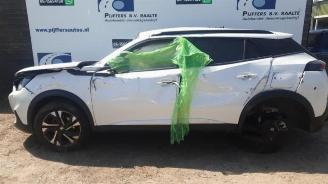 Vrakbiler auto Peugeot 2008 2008 (UD/UK/UR/US/UX), MPV, 2019 1.2 VTi 12V PureTech 130 2022/1