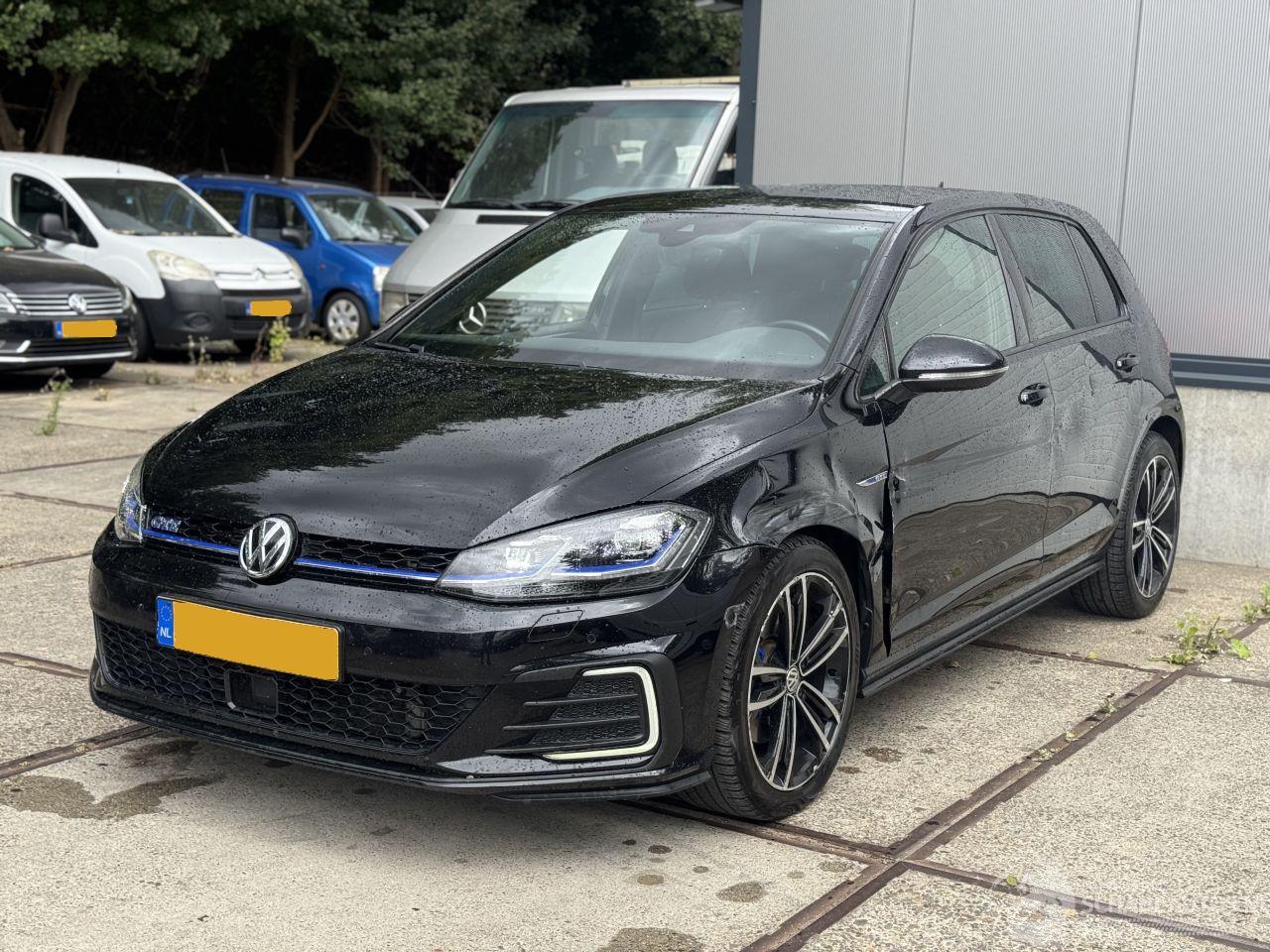 Volkswagen Golf 7.5 TSI GTE Rijdbare Schade!