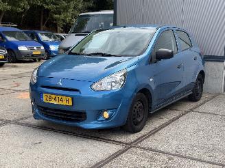 damaged passenger cars Mitsubishi Space-star 1.0 Inform Rondom plekjes 2013/1