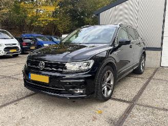 skadebil auto Volkswagen Tiguan 1.4 TSI ACT R-line Panoramadak Origineel NL! 2017/1