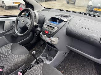 Toyota Aygo 1.0 Airco 5drs rijdbaar! picture 15