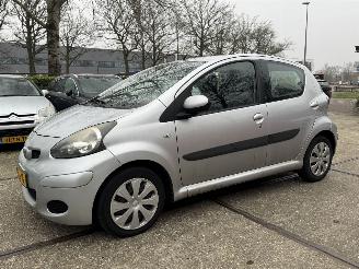 Toyota Aygo 1.0 Airco 5drs rijdbaar! picture 3