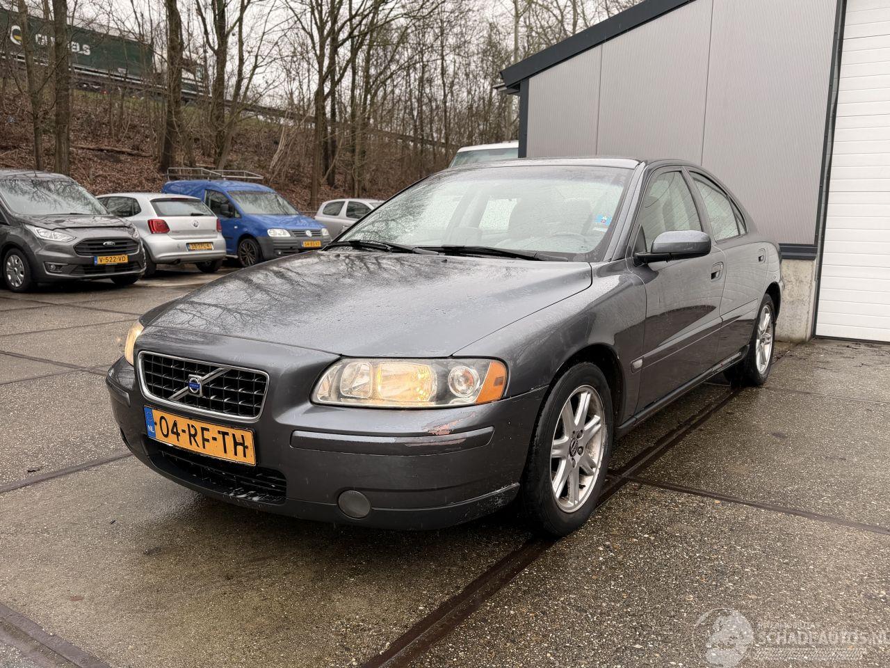 Volvo S-60 2.0T MOMENTUM AUTOMAAT! RIJDBAAR