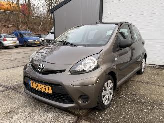 Coche accidentado Toyota Aygo 1.0 VVT-i Now Airco NAP! 2013/1