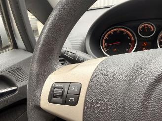 Opel Corsa 1.2-16V Enjoy, automaat picture 14