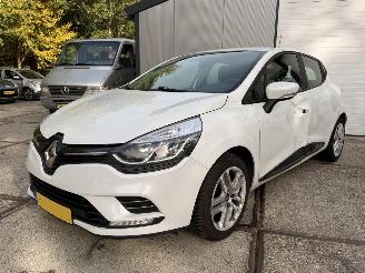Unfallwagen Renault Clio 0.9 TCe Zen PDC NAVI DAB+ RIJDBAAR! 2017/10