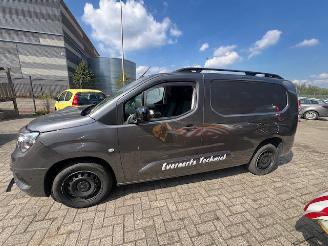 Opel Combo Automaat met navigatie  EURO6 picture 3