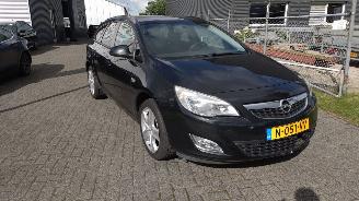 krockskadad bil auto Opel Astra SPORTS TOURER 1.4 Turbo innovation Sports 2012/1