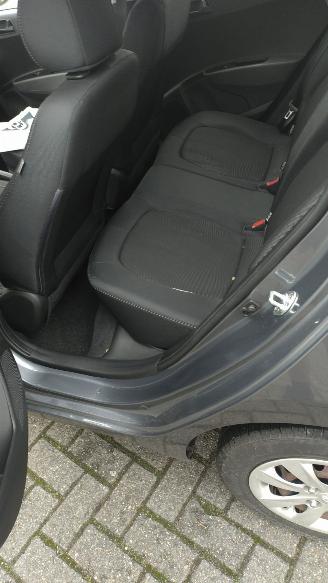 Hyundai I-10 1.0i Comfort deluxe 17000 km mooie auto! picture 17