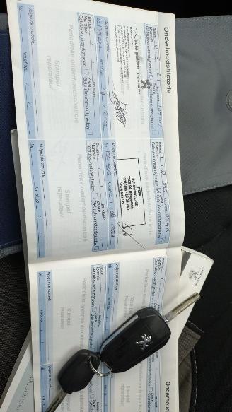 Peugeot 208 1.2 vti allure luxe auto gebruikers schade picture 20