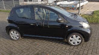 Toyota Aygo 1.0 5 deurs airco gebruikersschade picture 9