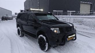 krockskadad bil bedrijf Nissan Path-finder 2.5 XE diesel Bad Ass Edition Hoog en Breed Superstoer ding! 2007/1