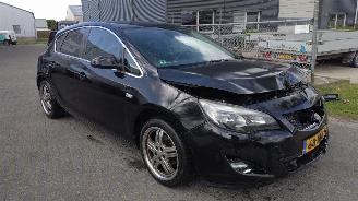 Schadeauto Opel Astra 1.4 turbo sport Motor loopt leuke auto 2010/1