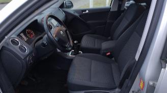 Volkswagen Tiguan 1.4TSI Comfort en Design 4 Motion lichte schade picture 11