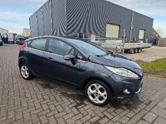 Voiture accidenté Ford Fiesta 1.4 Titanium met kleine schade 2010/1