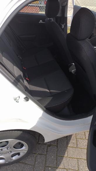 Kia Picanto 1.0DPI Comforline mooie auto !! picture 16