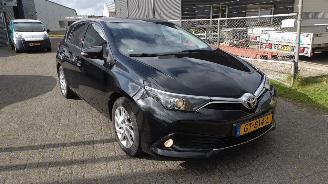 Schadeauto Toyota Auris 1.2T Aspiration 2015 weinig schade 2015/1