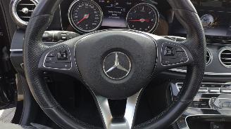 Mercedes E-klasse E220D 4 matic Pano Burmester Nieuwstaat auto! kleine schade picture 15
