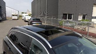 Mercedes E-klasse E220D 4 matic Pano Burmester Nieuwstaat auto! kleine schade picture 9
