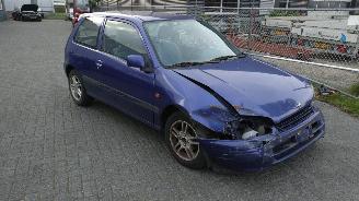 Schadeauto Toyota Starlet 1.3 3 deurs rijdt goed 1998/1
