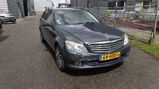 Damaged car Mercedes C-klasse 200 Kombi Elegance nette goed rijdende auto weinig schade! 2008/1
