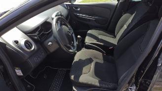Renault Clio 0.9 TCE Night en day rijdbare schade picture 9