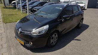 Renault Clio 0.9 TCE Night en day rijdbare schade picture 4