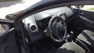 Renault Clio 0.9 TCE Night en day rijdbare schade picture 8