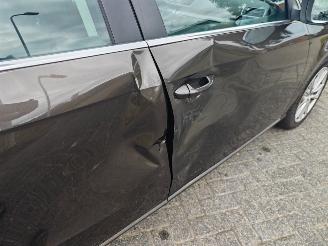 Volkswagen Passat 2.0 TDI Highline BlueMotion Technisch 100 procent ok!! picture 7