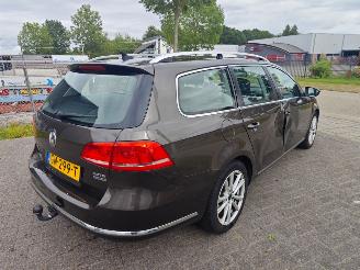 Volkswagen Passat 2.0 TDI Highline BlueMotion Technisch 100 procent ok!! picture 9